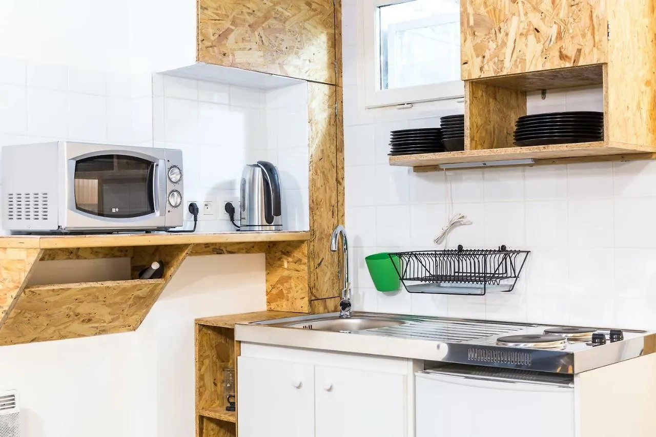 Pretty 25 M2 In A Lively District